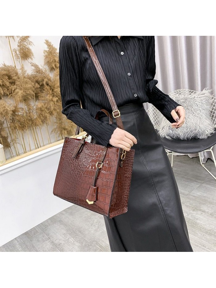 Women 's bag 2020 new European and American fashion Crocodile oil wax leather large bag large capacity single shoulder Crossbody portable Tote Bag
